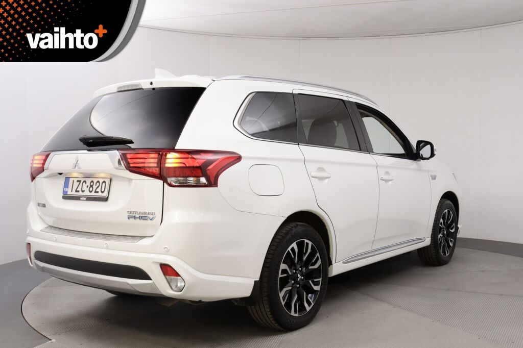 Mitsubishi Outlander PHEV 2017 Instyle Navi 4WD 5P / 360 kamera / Nahkaverhoilu / Navigointi / Sähkökontti