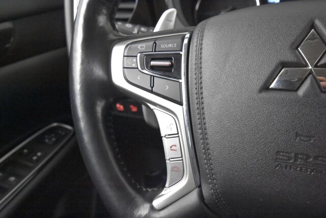 Mitsubishi Outlander PHEV 2017 Instyle Navi 4WD 5P / 360 kamera / Nahkaverhoilu / Navigointi / Sähkökontti