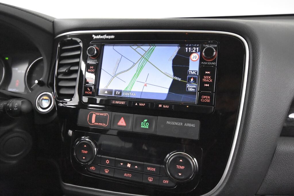 Mitsubishi Outlander PHEV 2017 Instyle Navi 4WD 5P / 360 kamera / Nahkaverhoilu / Navigointi / Sähkökontti