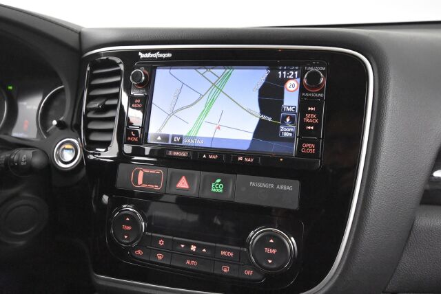 Mitsubishi Outlander PHEV 2017 Instyle Navi 4WD 5P / 360 kamera / Nahkaverhoilu / Navigointi / Sähkökontti