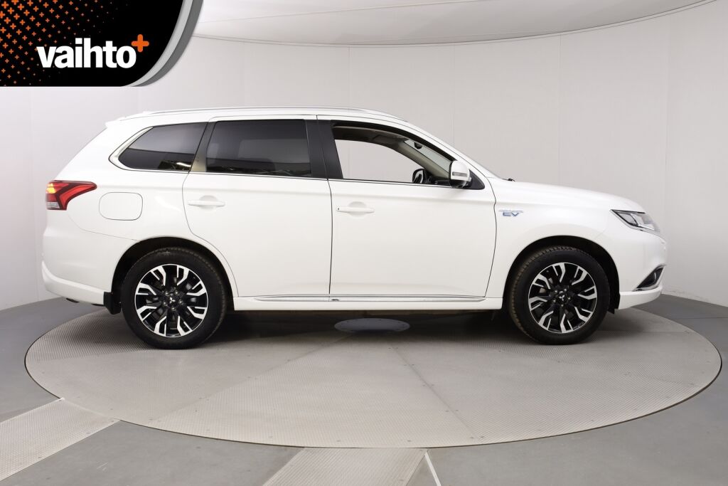 Mitsubishi Outlander PHEV 2017 Instyle Navi 4WD 5P / 360 kamera / Nahkaverhoilu / Navigointi / Sähkökontti
