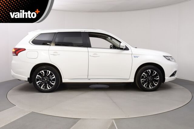 Mitsubishi Outlander PHEV 2017 Instyle Navi 4WD 5P / 360 kamera / Nahkaverhoilu / Navigointi / Sähkökontti