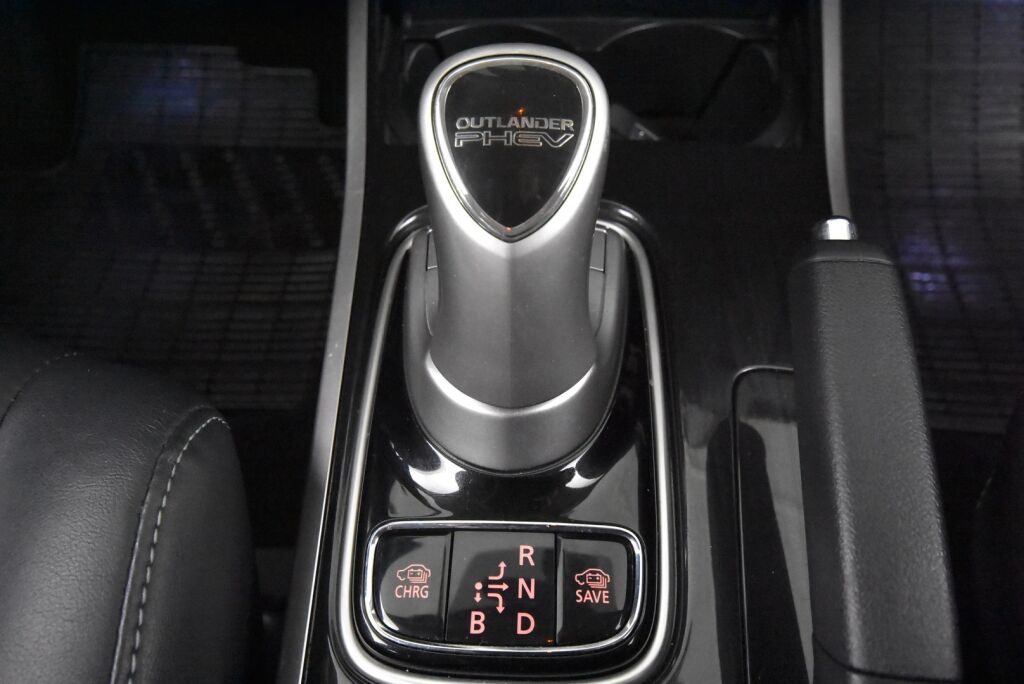 Mitsubishi Outlander PHEV 2017 Instyle Navi 4WD 5P / 360 kamera / Nahkaverhoilu / Navigointi / Sähkökontti