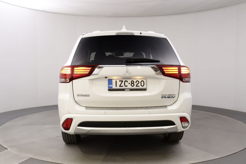 Mitsubishi Outlander PHEV 2017 Instyle Navi 4WD 5P / 360 kamera / Nahkaverhoilu / Navigointi / Sähkökontti