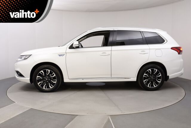 Mitsubishi Outlander PHEV 2017 Instyle Navi 4WD 5P / 360 kamera / Nahkaverhoilu / Navigointi / Sähkökontti
