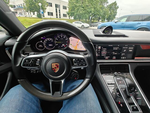 Porsche Panamera 2018 4 E-Hybrid Sport Turismo / Burmester High End / Sport Putkisto / Nelipyöräohjaus / 18-Suuntaiset istuimet