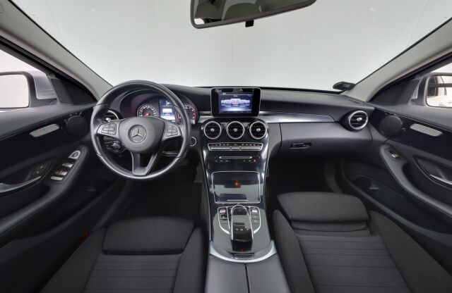 Mercedes-Benz C 2014 180 A Premium Business / Merkkihuoltohistoria / LED valot / Lohkolämmitin