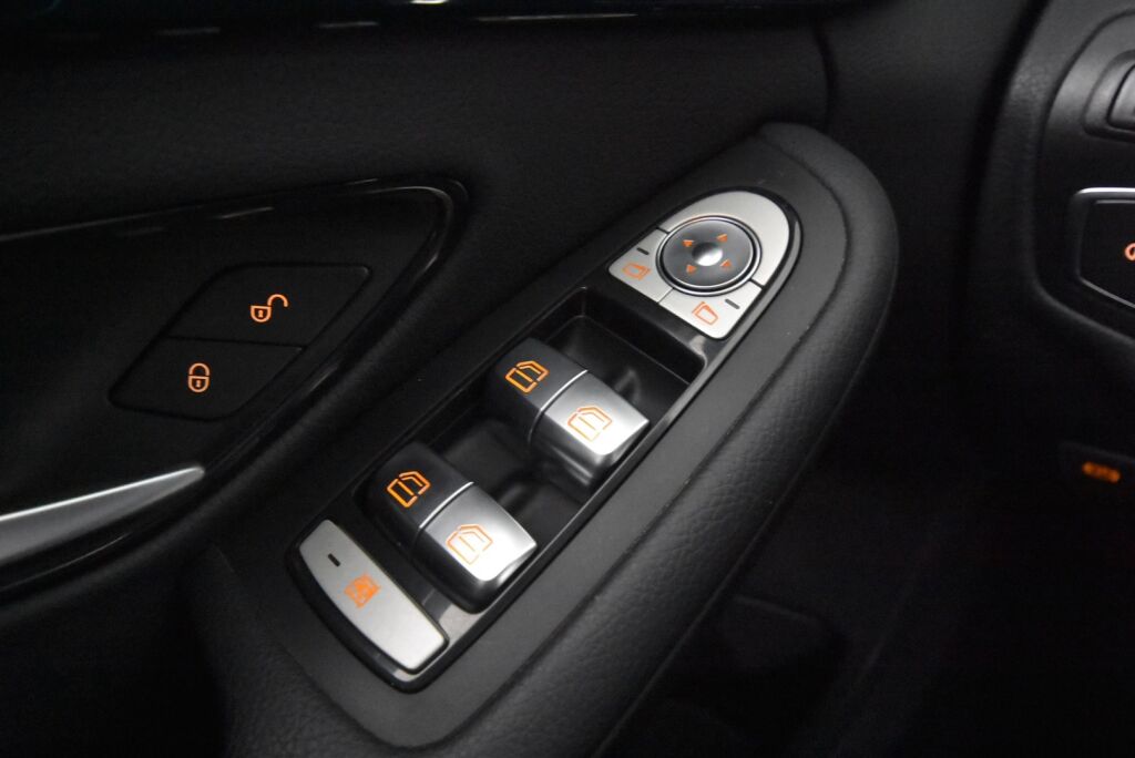 Mercedes-Benz C 2014 180 A Premium Business / Merkkihuoltohistoria / LED valot / Lohkolämmitin