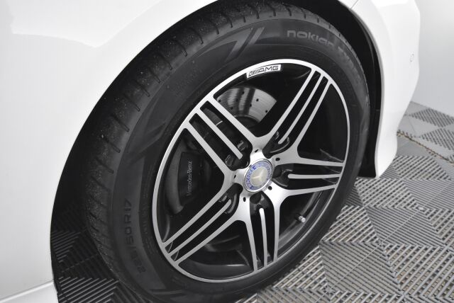 Mercedes-Benz E 2014 220 BlueTec A Premium Business / Suomiauto / Webasto / Panoraama