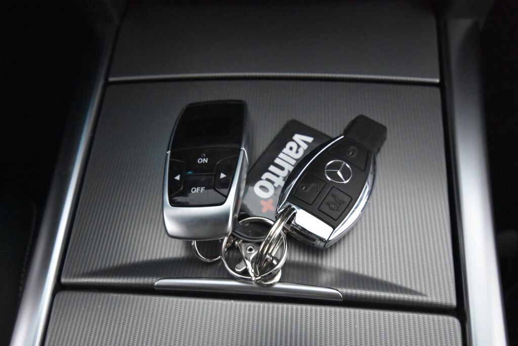 Mercedes-Benz E 2014 220 BlueTec A Premium Business / Suomiauto / Webasto / Panoraama