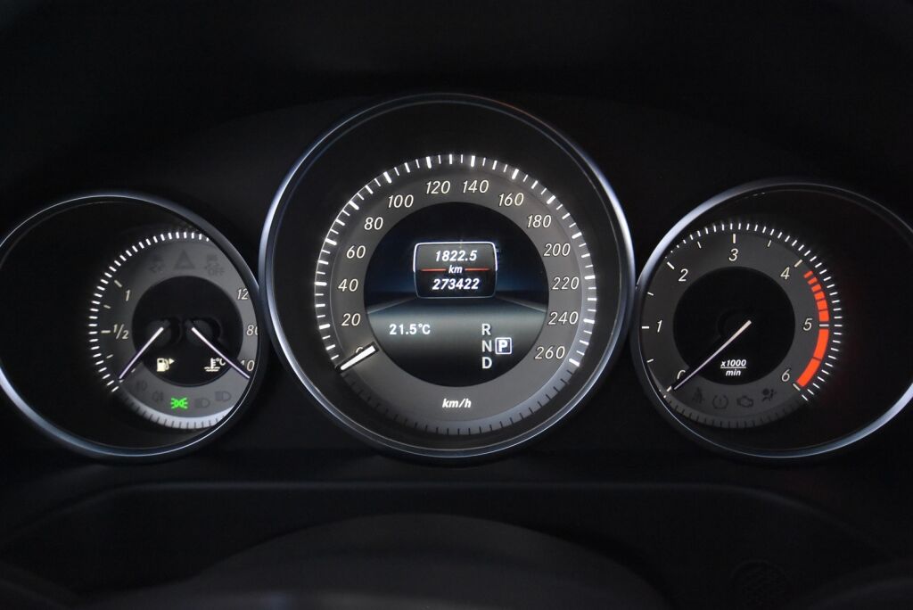 Mercedes-Benz E 2014 220 BlueTec A Premium Business / Suomiauto / Webasto / Panoraama