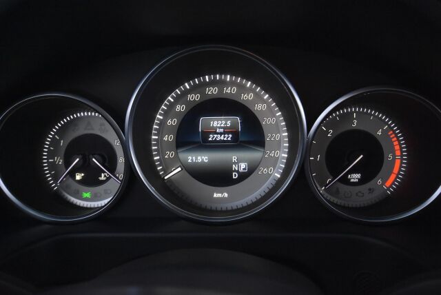 Mercedes-Benz E 2014 220 BlueTec A Premium Business / Suomiauto / Webasto / Panoraama