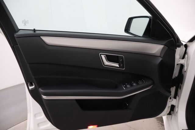 Mercedes-Benz E 2015 220 BlueTec T 4Matic A Business / AMG line / Webasto / Vetokoukku / P.Kamera / Night / Tutkat / - RAHOITUS TÄHÄN AUTOON VAIN 3.99% - 