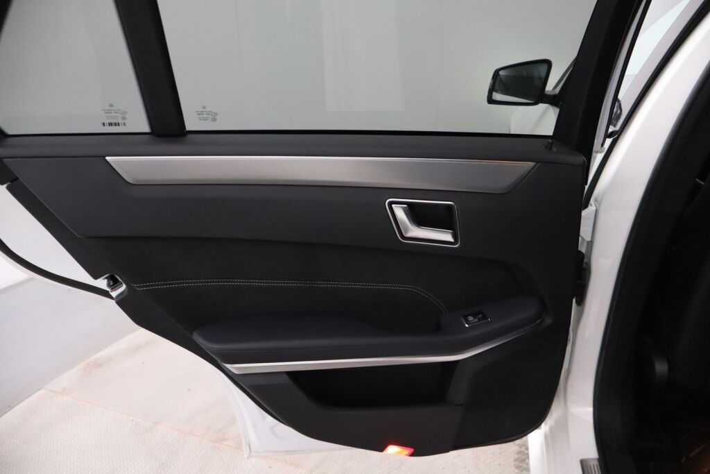 Mercedes-Benz E 2015 220 BlueTec T 4Matic A Business / AMG line / Webasto / Vetokoukku / P.Kamera / Night / Tutkat / - RAHOITUS TÄHÄN AUTOON VAIN 3.99% - 