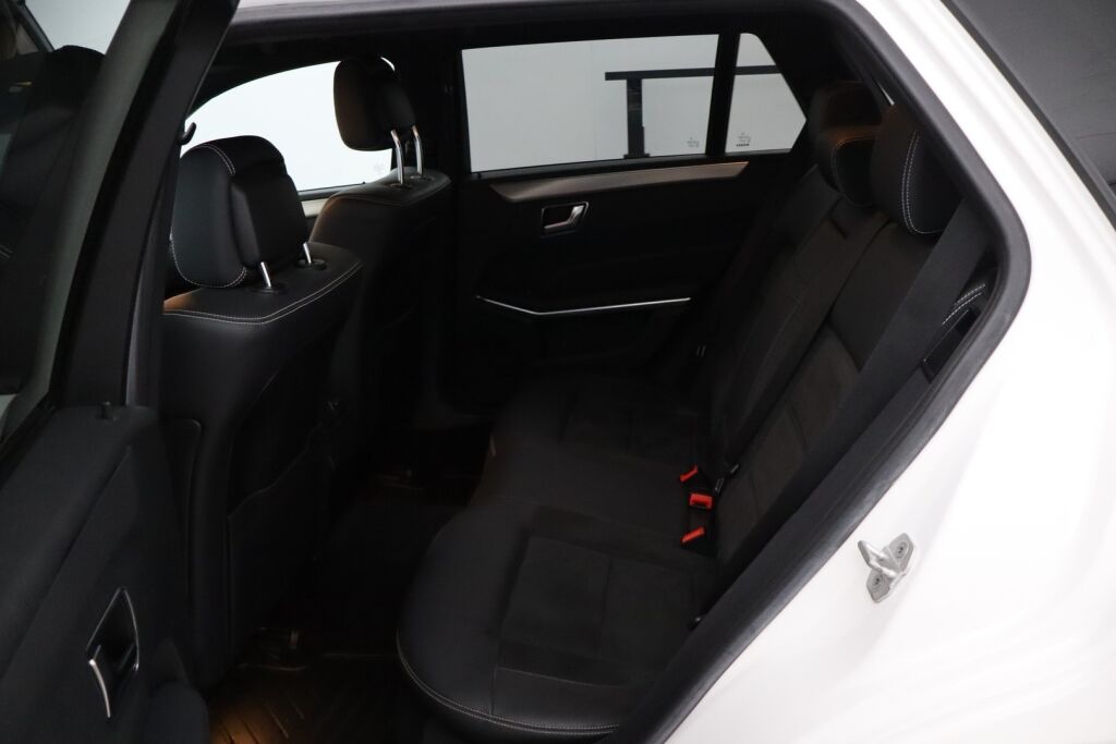 Mercedes-Benz E 2015 220 BlueTec T 4Matic A Business / AMG line / Webasto / Vetokoukku / P.Kamera / Night / Tutkat / - RAHOITUS TÄHÄN AUTOON VAIN 3.99% - 
