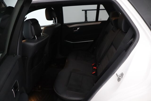 Mercedes-Benz E 2015 220 BlueTec T 4Matic A Business / AMG line / Webasto / Vetokoukku / P.Kamera / Night / Tutkat / - RAHOITUS TÄHÄN AUTOON VAIN 3.99% - 