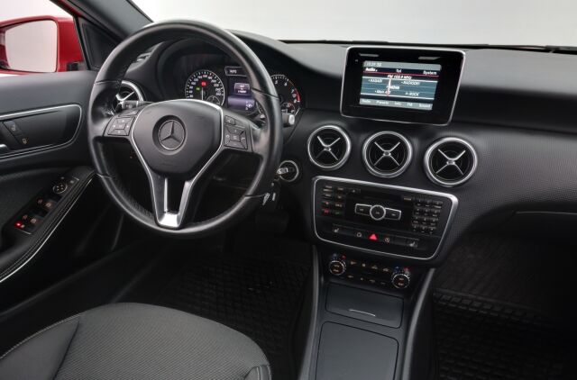 Mercedes-Benz A 2015 180 BE A Summer Edition / Kamera / Lohko+sisä lämmitin /  Aut.ilmastointi / Täydellinen huoltohistoria /