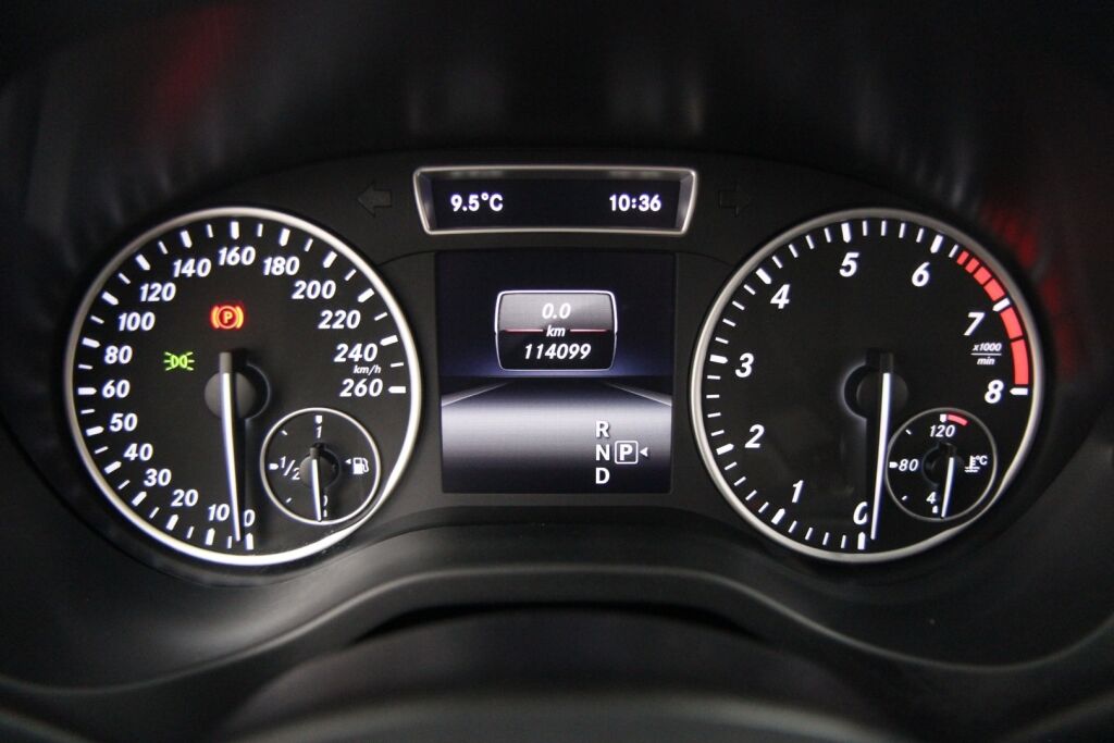 Mercedes-Benz A 2015 180 BE A Summer Edition / Kamera / Lohko+sisä lämmitin /  Aut.ilmastointi / Täydellinen huoltohistoria /
