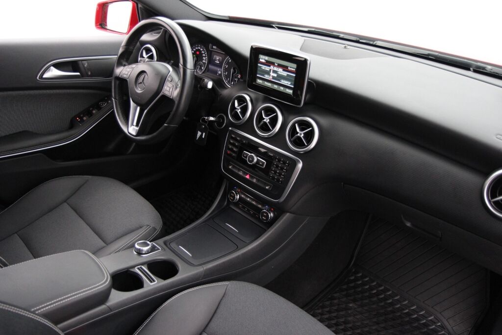 Mercedes-Benz A 2015 180 BE A Summer Edition / Kamera / Lohko+sisä lämmitin /  Aut.ilmastointi / Täydellinen huoltohistoria /