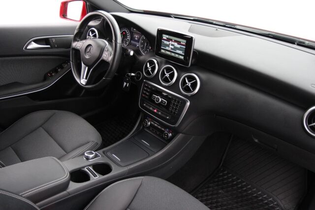 Mercedes-Benz A 2015 180 BE A Summer Edition / Kamera / Lohko+sisä lämmitin /  Aut.ilmastointi / Täydellinen huoltohistoria /