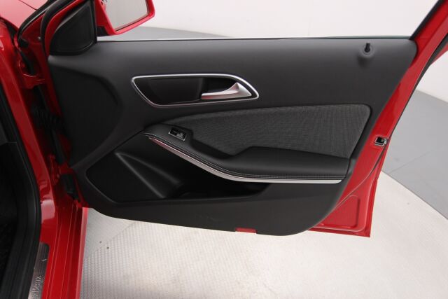 Mercedes-Benz A 2015 180 BE A Summer Edition / Kamera / Lohko+sisä lämmitin /  Aut.ilmastointi / Täydellinen huoltohistoria /
