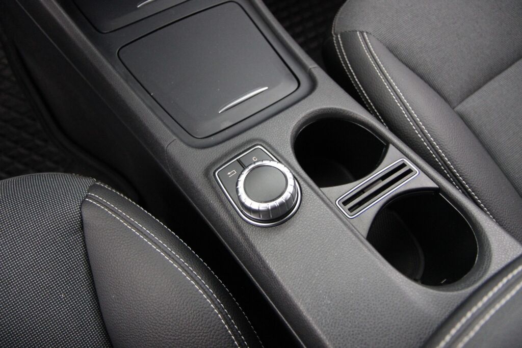 Mercedes-Benz A 2015 180 BE A Summer Edition / Kamera / Lohko+sisä lämmitin /  Aut.ilmastointi / Täydellinen huoltohistoria /