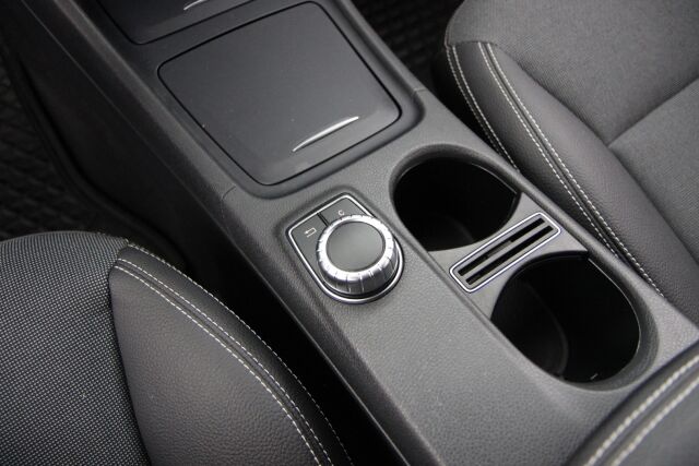 Mercedes-Benz A 2015 180 BE A Summer Edition / Kamera / Lohko+sisä lämmitin /  Aut.ilmastointi / Täydellinen huoltohistoria /