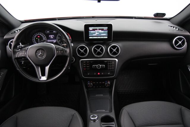 Mercedes-Benz A 2015 180 BE A Summer Edition / Kamera / Lohko+sisä lämmitin /  Aut.ilmastointi / Täydellinen huoltohistoria /