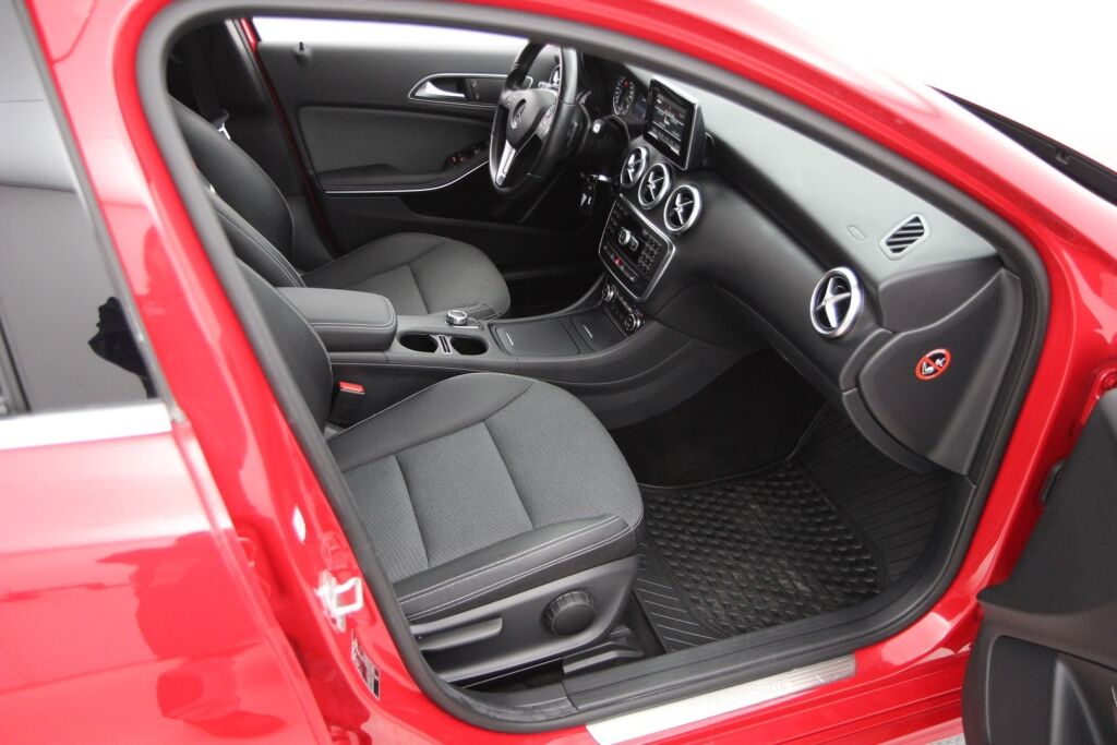 Mercedes-Benz A 2015 180 BE A Summer Edition / Kamera / Lohko+sisä lämmitin /  Aut.ilmastointi / Täydellinen huoltohistoria /
