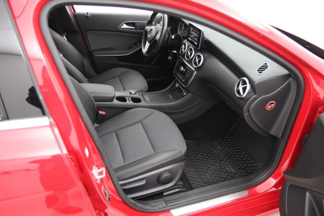 Mercedes-Benz A 2015 180 BE A Summer Edition / Kamera / Lohko+sisä lämmitin /  Aut.ilmastointi / Täydellinen huoltohistoria /