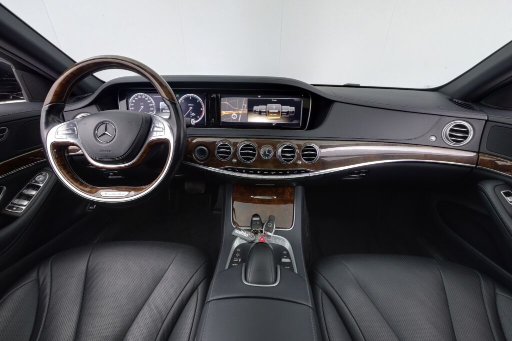 Mercedes-Benz S 2013 350 BlueTec / Webasto / Panorama / Ilma-alusta / Nahat muistilla / Comand /