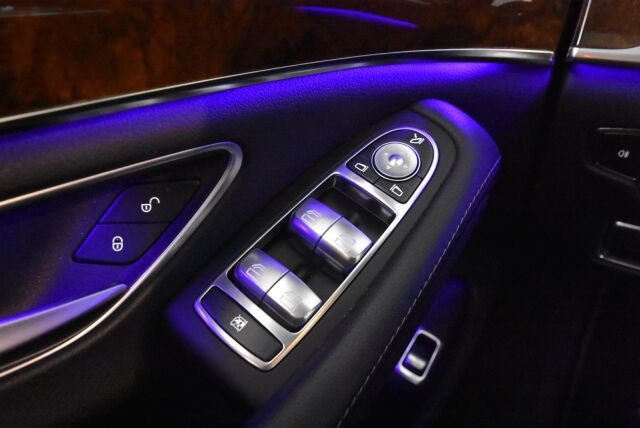 Mercedes-Benz S 2013 350 BlueTec / Webasto / Panorama / Ilma-alusta / Nahat muistilla / Comand /