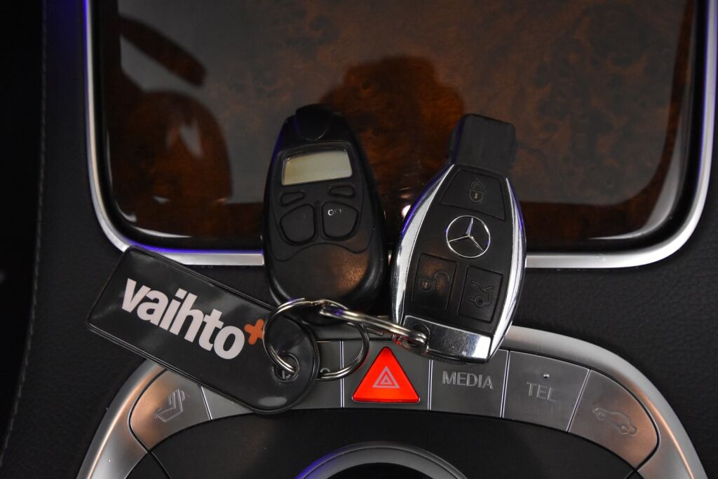Mercedes-Benz S 2013 350 BlueTec / Webasto / Panorama / Ilma-alusta / Nahat muistilla / Comand /