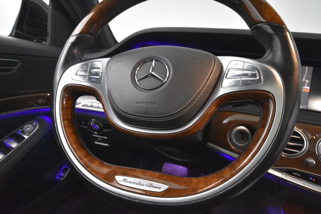 Mercedes-Benz S 2013 350 BlueTec / Webasto / Panorama / Ilma-alusta / Nahat muistilla / Comand /