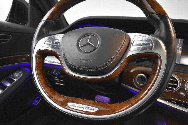 Mercedes-Benz S 2013 350 BlueTec / Webasto / Panorama / Ilma-alusta / Nahat muistilla / Comand /