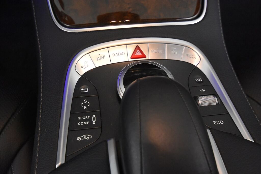 Mercedes-Benz S 2013 350 BlueTec / Webasto / Panorama / Ilma-alusta / Nahat muistilla / Comand /