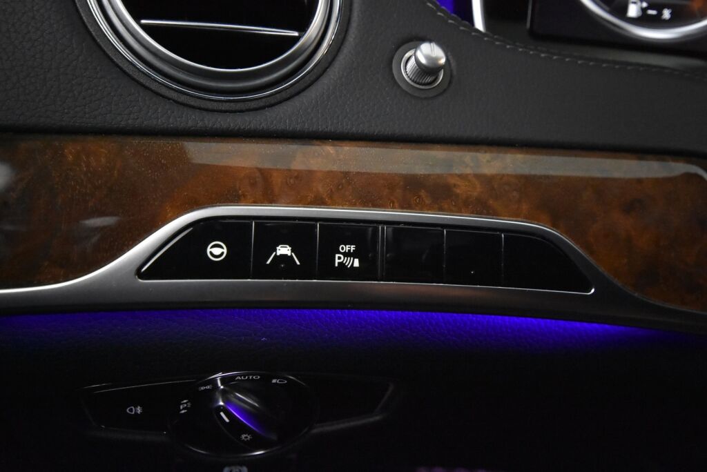 Mercedes-Benz S 2013 350 BlueTec / Webasto / Panorama / Ilma-alusta / Nahat muistilla / Comand /