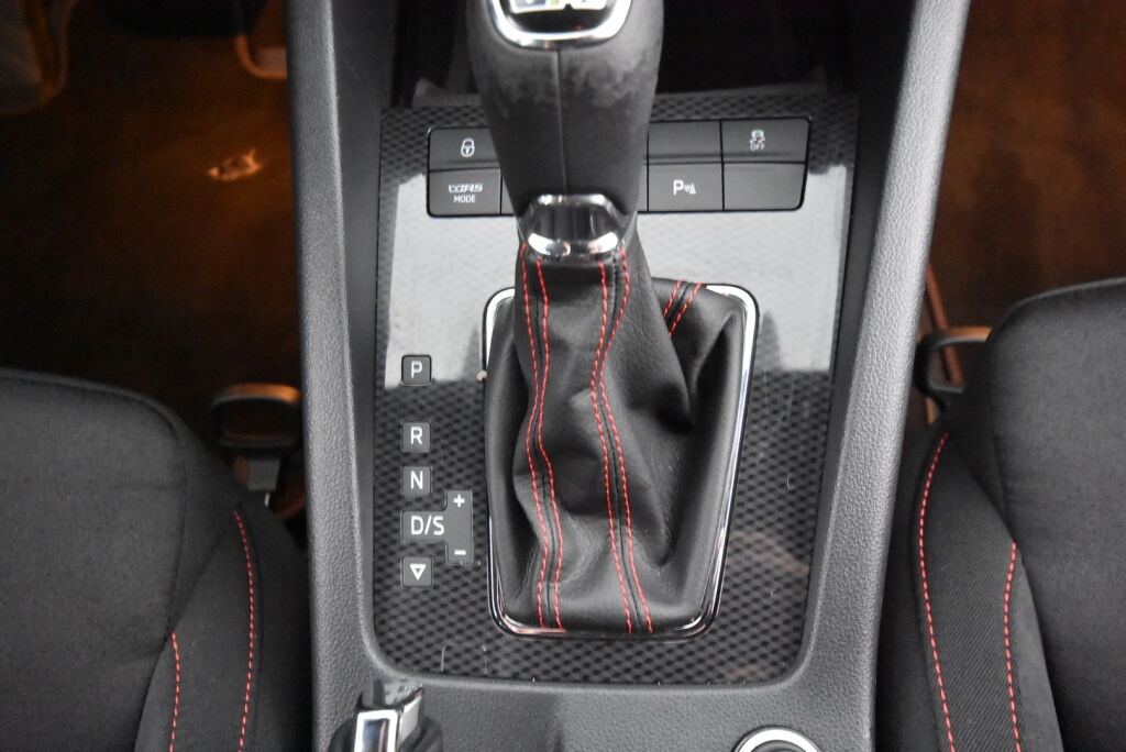 Skoda Octavia 2018 Combi 2,0 TSI RS DSG A / RS Challenge Pack / ACC / Blind Spot / Webasto / Lämmitettävä tuulilasi