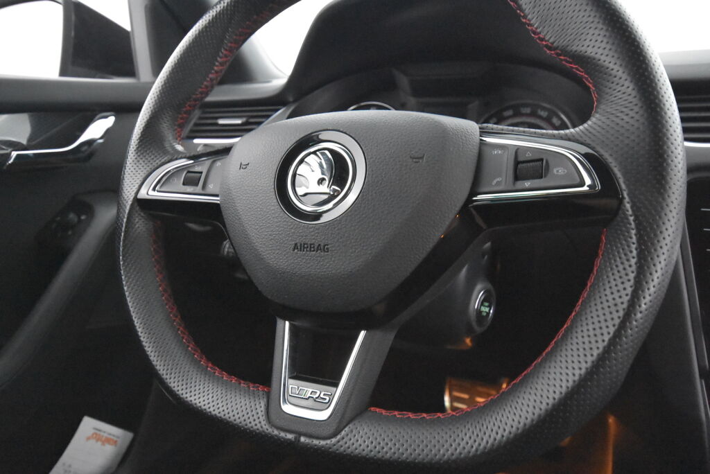 Skoda Octavia 2018 Combi 2,0 TSI RS DSG A / RS Challenge Pack / ACC / Blind Spot / Webasto / Lämmitettävä tuulilasi