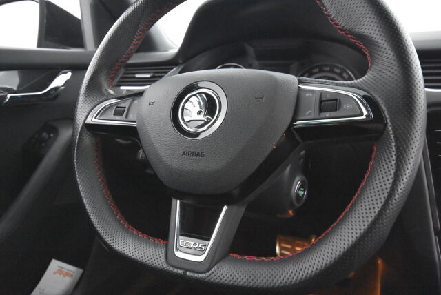 Skoda Octavia 2018 Combi 2,0 TSI RS DSG A / RS Challenge Pack / ACC / Blind Spot / Webasto / Lämmitettävä tuulilasi