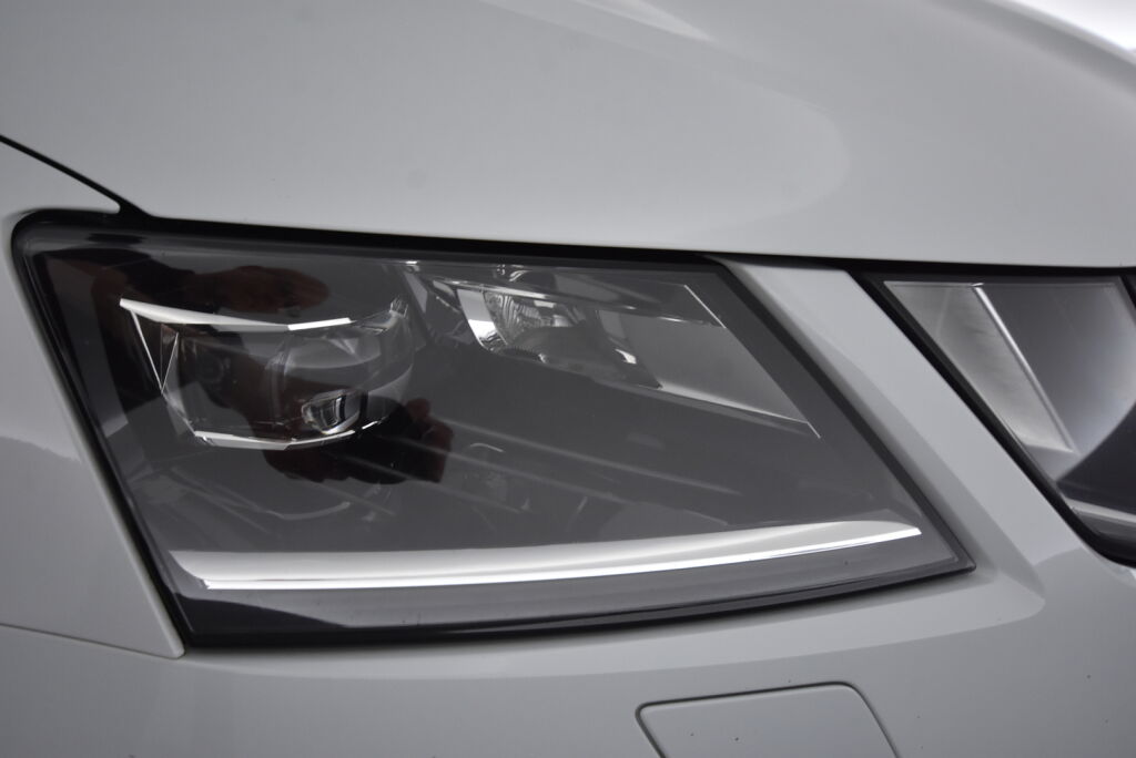 Skoda Octavia 2018 Combi 2,0 TSI RS DSG A / RS Challenge Pack / ACC / Blind Spot / Webasto / Lämmitettävä tuulilasi