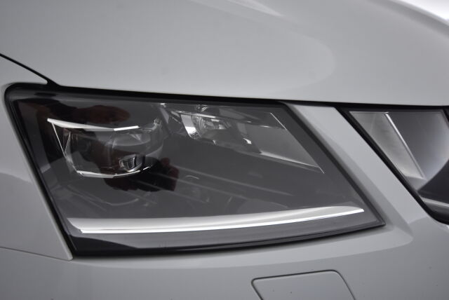Skoda Octavia 2018 Combi 2,0 TSI RS DSG A / RS Challenge Pack / ACC / Blind Spot / Webasto / Lämmitettävä tuulilasi