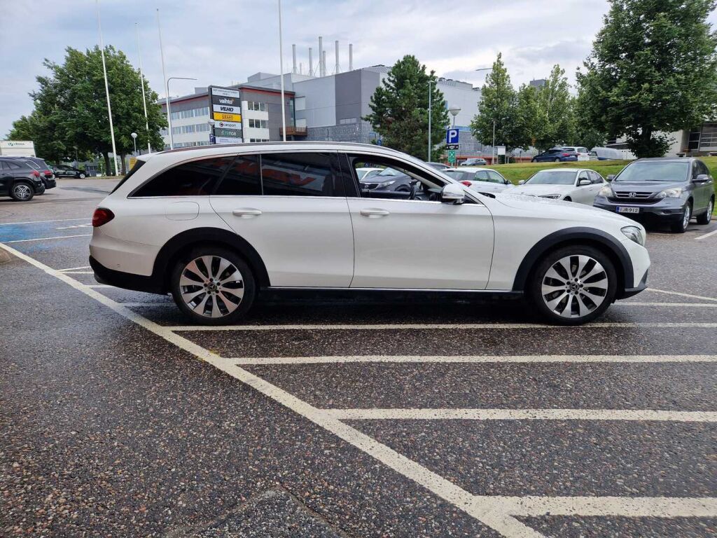 Mercedes-Benz E 2017 220 d 4Matic T A All-Terrain / Koukku / Navi / Muistipenkit / Multibeam / 360 kamera