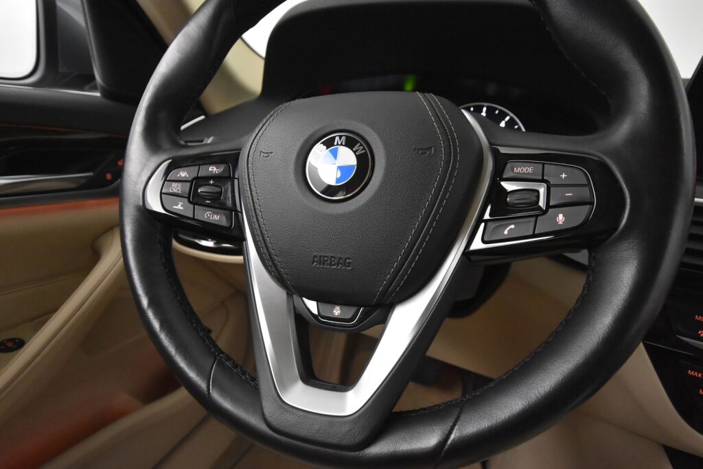 BMW 530 2017 G30 530i A xDrive Business Comfort / HUD / Koukku / Driving Assistant Plus / Pro navi / Hifit / 1 om Suomi auto / Kamera