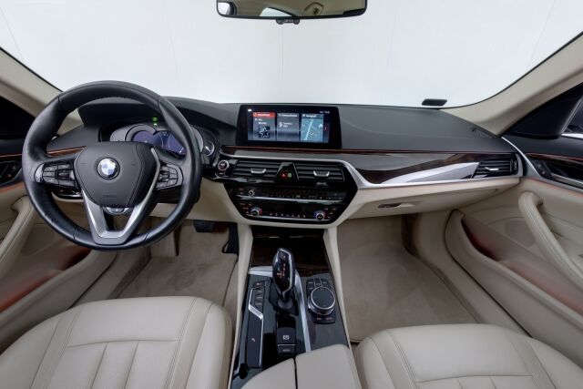 BMW 530 2017 G30 530i A xDrive Business Comfort / HUD / Koukku / Driving Assistant Plus / Pro navi / Hifit / 1 om Suomi auto / Kamera