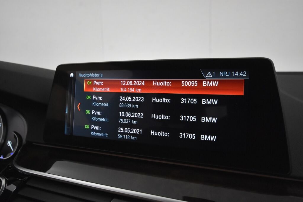 BMW 530 2017 G30 530i A xDrive Business Comfort / HUD / Koukku / Driving Assistant Plus / Pro navi / Hifit / 1 om Suomi auto / Kamera