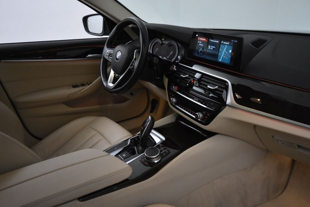 BMW 530 2017 G30 530i A xDrive Business Comfort / HUD / Koukku / Driving Assistant Plus / Pro navi / Hifit / 1 om Suomi auto / Kamera