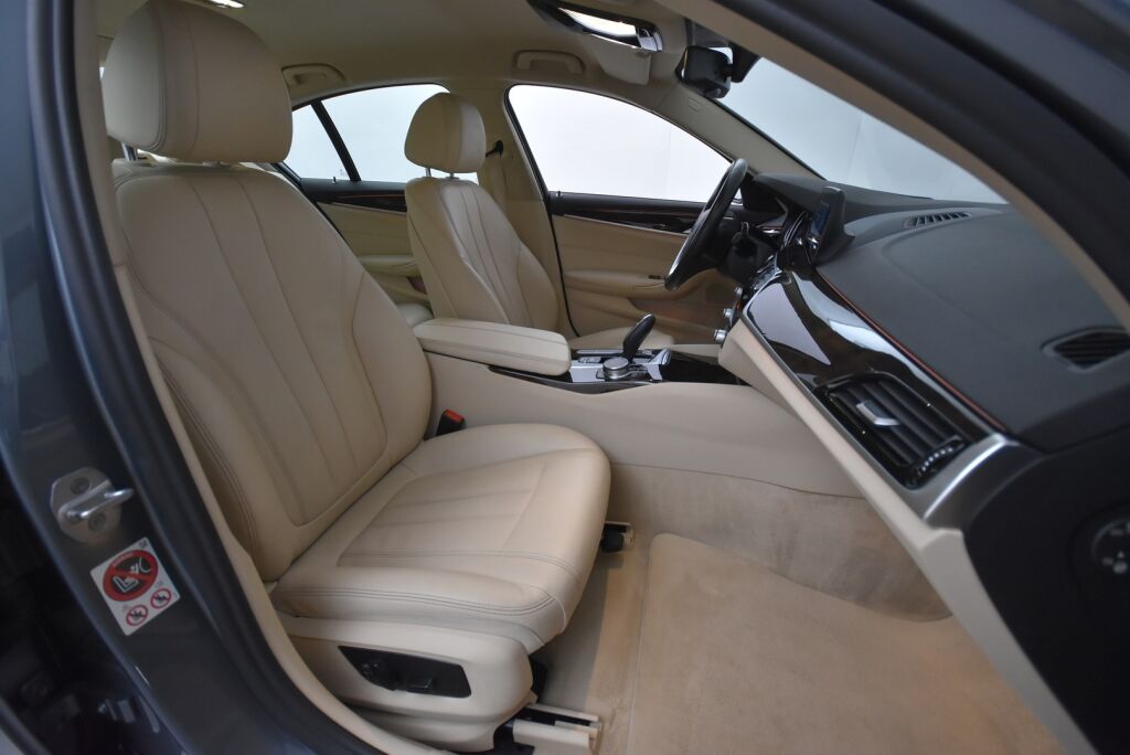 BMW 530 2017 G30 530i A xDrive Business Comfort / HUD / Koukku / Driving Assistant Plus / Pro navi / Hifit / 1 om Suomi auto / Kamera