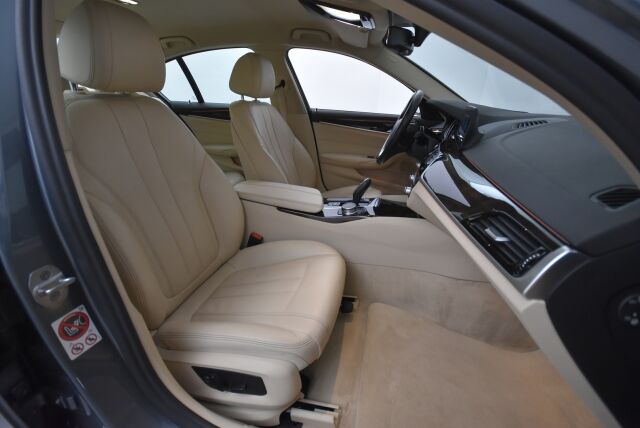 BMW 530 2017 G30 530i A xDrive Business Comfort / HUD / Koukku / Driving Assistant Plus / Pro navi / Hifit / 1 om Suomi auto / Kamera