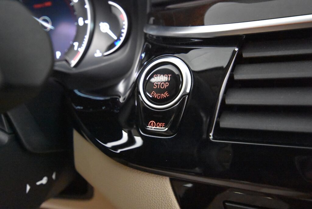 BMW 530 2017 G30 530i A xDrive Business Comfort / HUD / Koukku / Driving Assistant Plus / Pro navi / Hifit / 1 om Suomi auto / Kamera